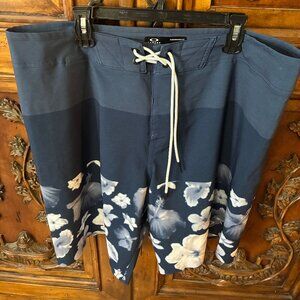 Oakley Men's 34 Blue Floral Hawaiian Board Shorts Trunks Tropical Surf Swim.